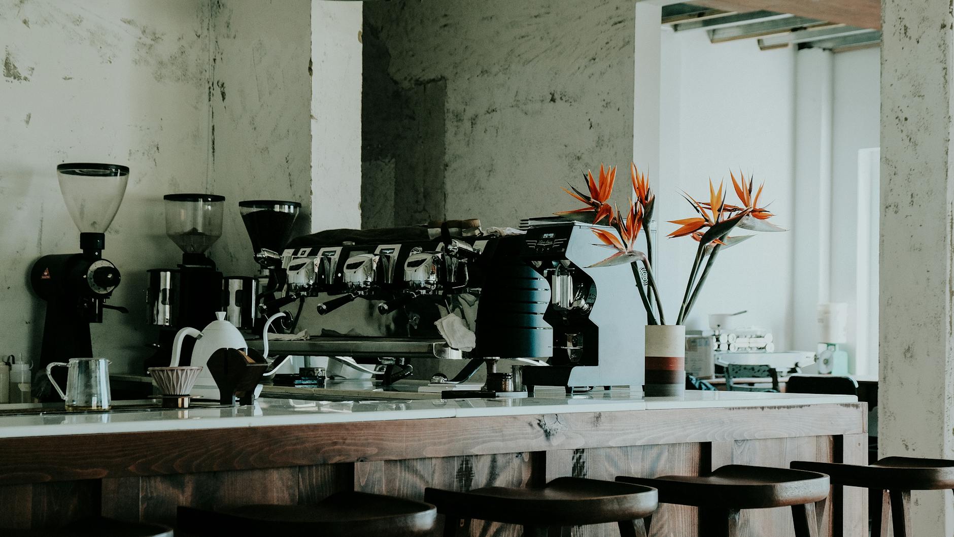 Interior modern al cafenelei Urban Brew